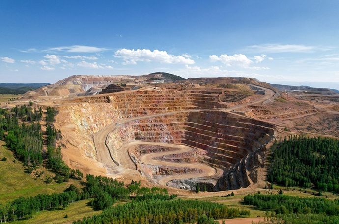 Mining site in the side of a mountain